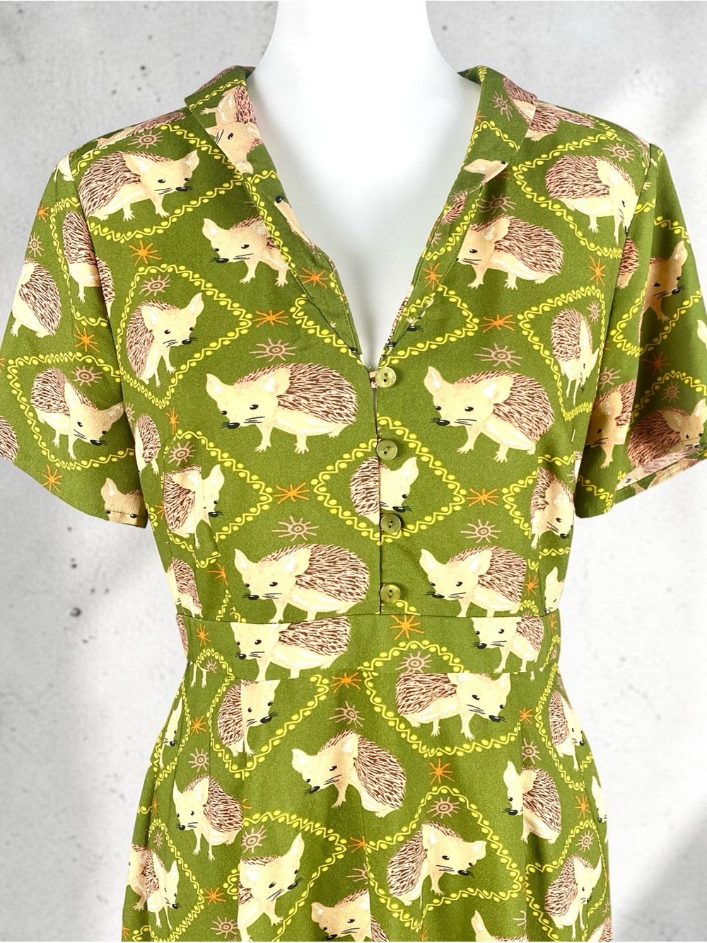 ModCloth Hedgehog Print Fit & Flare Dress Women’s Size 8, Retro Cottagecore - Picture 3 of 11